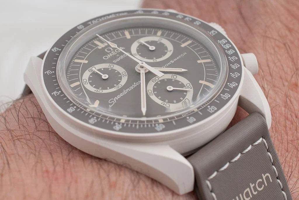 Reloj Swatch x Omega Moonswatch Mission On Earth Desert SO33T103 Original