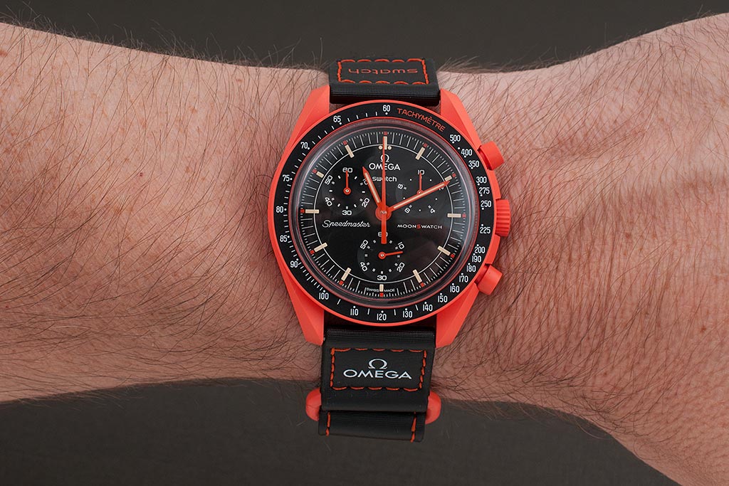 Reloj Swatch x Omega Moonswatch Mission On Earth Lava SO33O100 Original