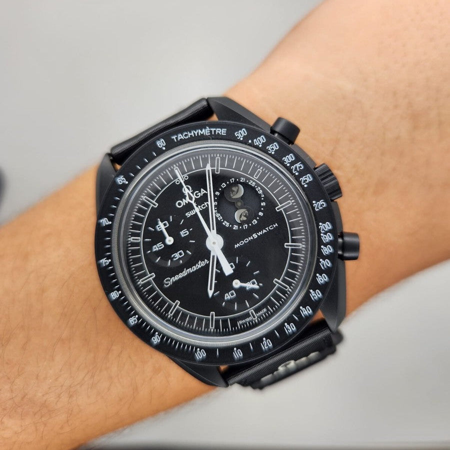 Reloj Swatch x Omega Moonswatch Mission To Moonphase Snoopy SO33B700 Original